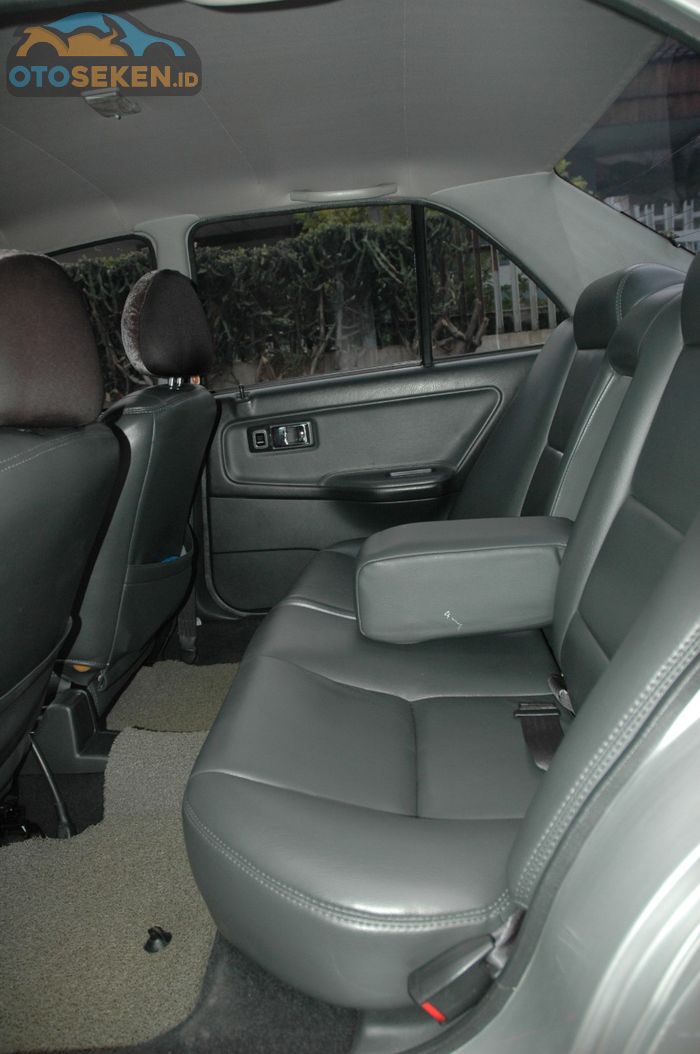 Honda City generasi ketiga dilengkapi armrest