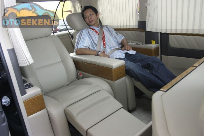 Kursi Toyota Alphard Royal Lounge