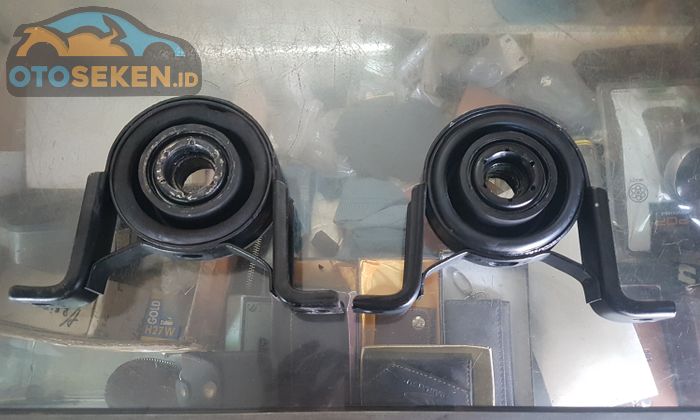 Center bearing atau gantungan kopel