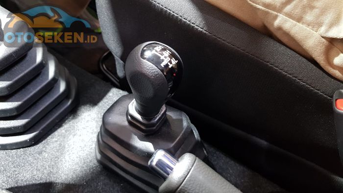Tuas Transfer Case Penggerak 4WD Suzuki Jimny