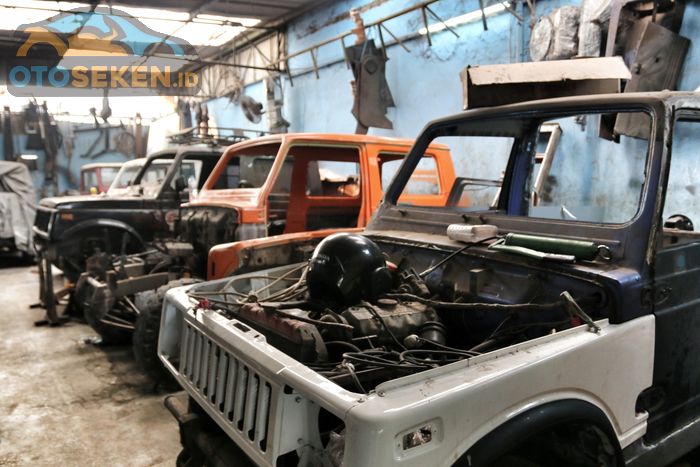 Pengerjaan modifikasi Jimny mulai dari bodi, kaki-kaki, mesin, sampai interior