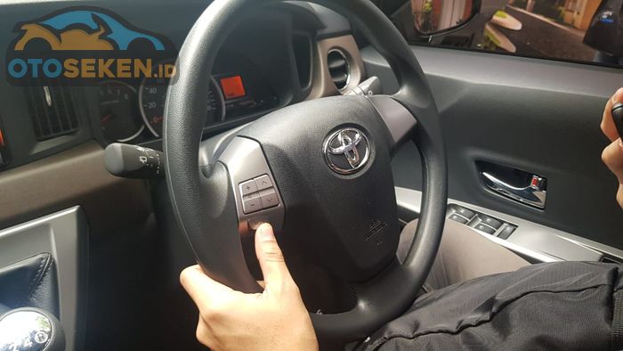 Audio steering switch Toyota Calya