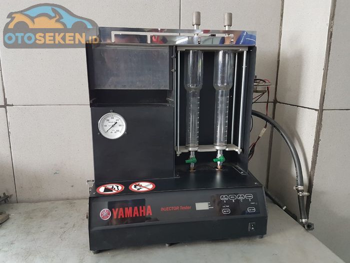 Alat injektor tester di bengkel resmi Yamaha