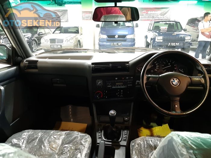Interior BMW 318i M40
