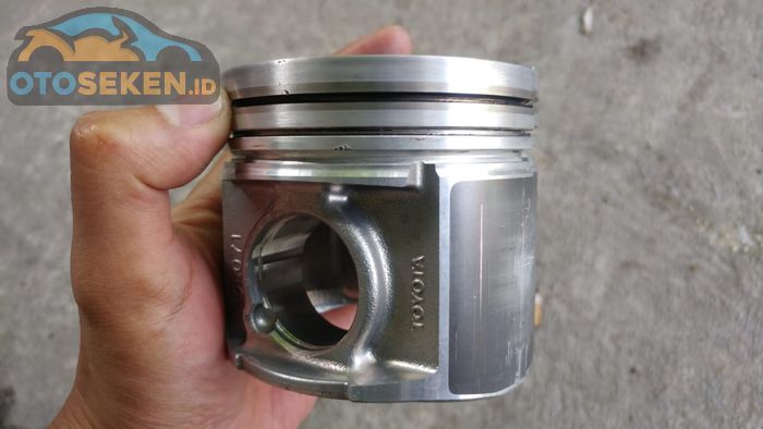 Piston Kijang Innova diesel bisa rusak karen air radiator masuk ruang bakar