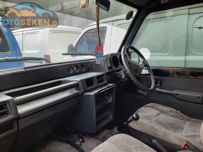 kondisi kabin Daihatsu Taft GT 4x4 tahun 1995