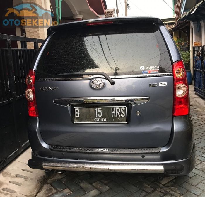 Tampilan belakang Toyota Avanza 1.5 A/T tahun 2010