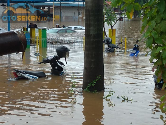 Ilustrasi motor terendam banjir