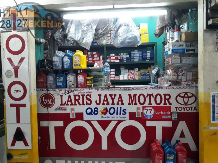 Bengkel Laris Jaya Motor di Pusat Otomotif Bintaro Trade Center (BTC).