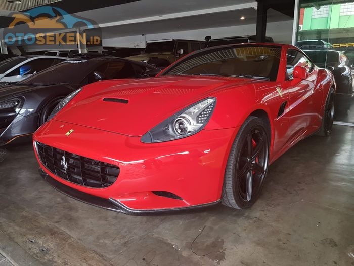 Ferrari California tahun 2010 di showroom Metro Cars Premium