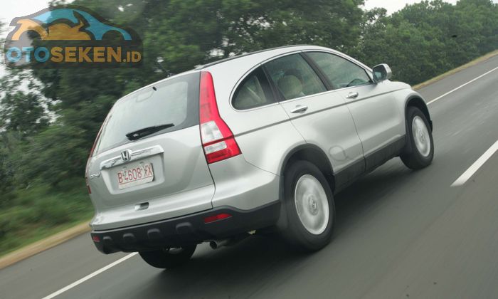 Bagian bodi belakang dan samping Honda CR-V generasi ketiga