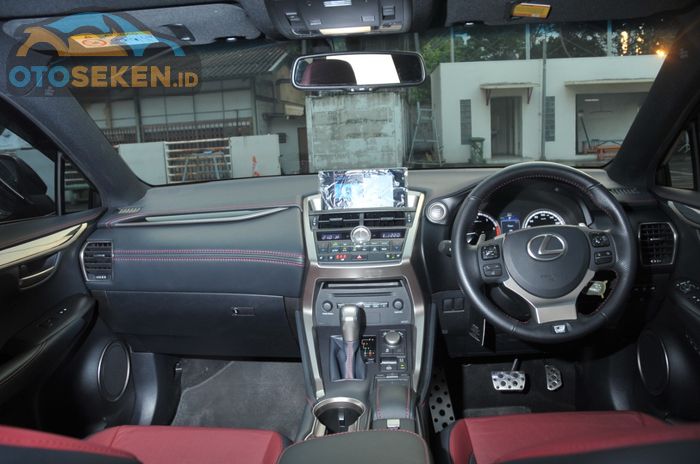 Interior Lexus NX 200t F-Sport