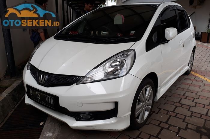 Ilustrasi Honda Jazz generasi kedua GE8