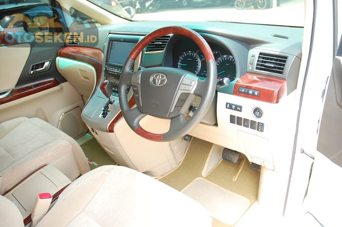 Interior Toyota Vellfire