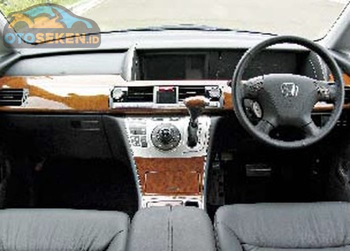 Desain dasbor Honda Elysion Prestige 3.5 V6 tahun 2007
