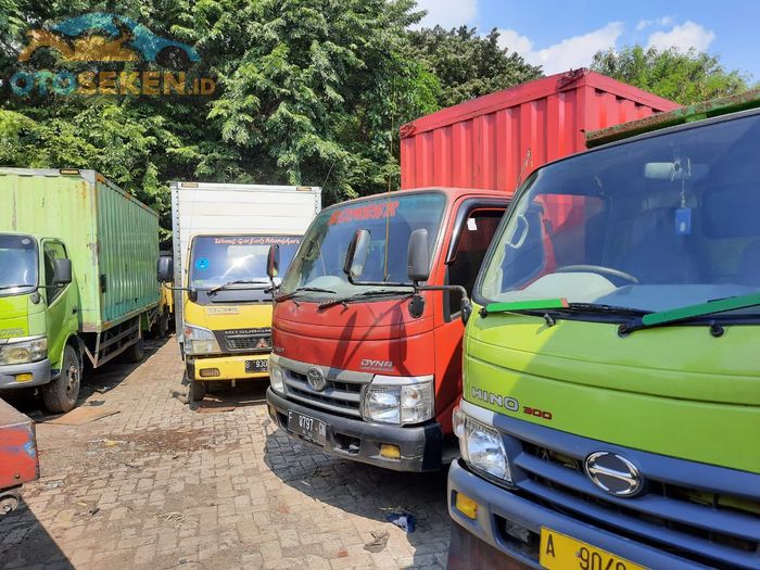 Showroom Truk Bagus menjual truk berbagai merek, ada Toyota Dyna, Hino Dutro, Mitsubishi Colt Diesel