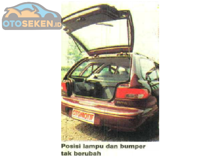 Posisi lampu belakang dan bumper Timor station wagon sama dengan versi sedan