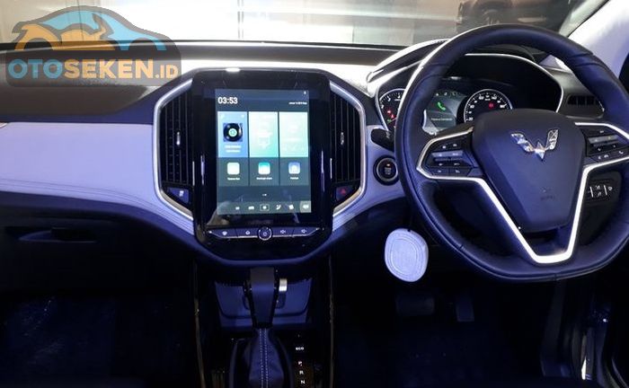 Head unit Wuling Almaz berukuran 10,4 inci