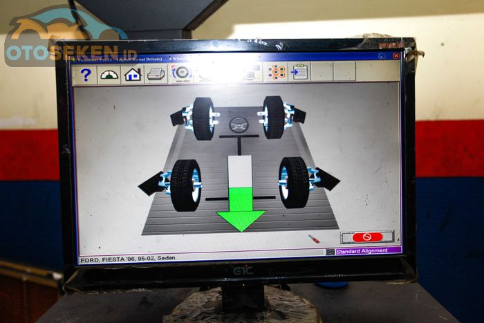 Spooring atau wheel alignment roda mobil