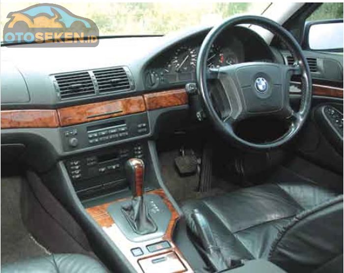 BMW seri 5 E39 528i tahun 1997 interior