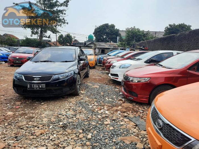 Mobil eks taksi garapan TigolimoAutozone