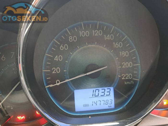 Odometer Toyota Limo 2014 eks taksi masih bahan di angka 140 ribu kilometer