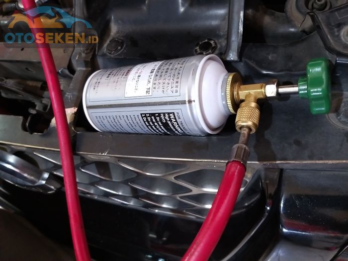 Freon AC mobil kaleng kecil