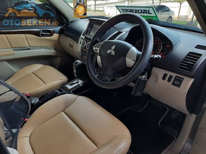 Interior Mitsubishi Pajero Sport gen 2