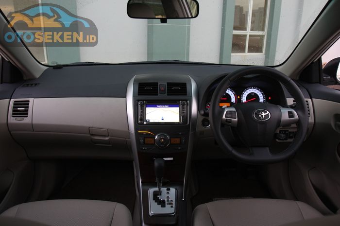 Interior Toyota Corolla Altis 2.0V 2010