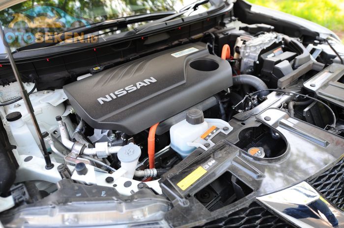 Mesin Nissan X-Trail Hybrid 2015