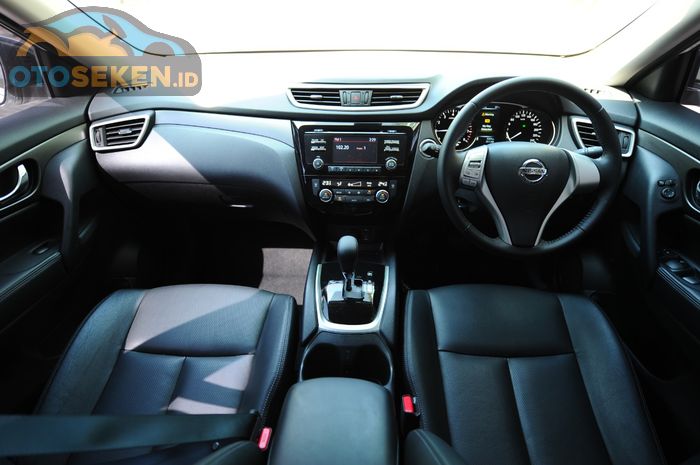 Interior Nissan X-Trail Hybrid 2015