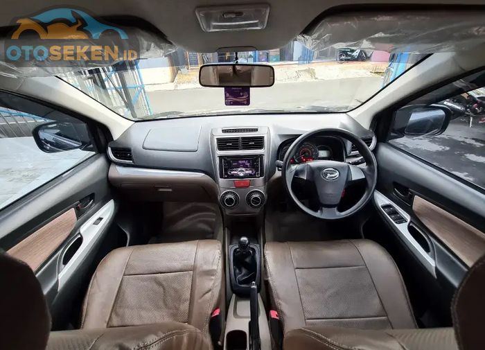 Interior Daihatsu Xenia R STD M/T 2018
