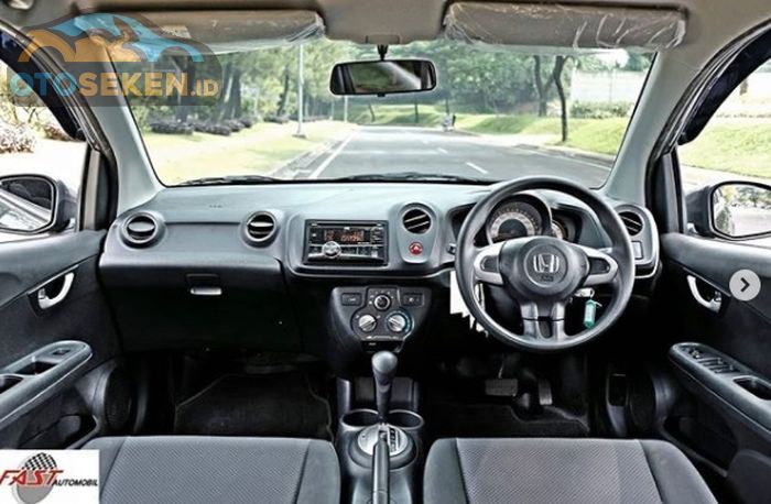 Interior Honda Brio 1.2 E 2014