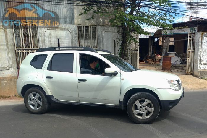 Illustrasi Renault Duster.