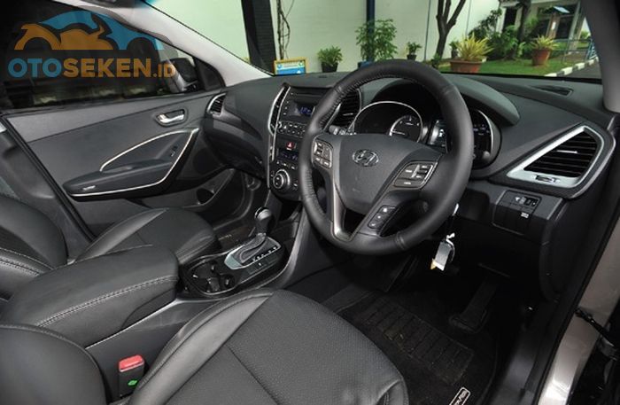 Interior Hyundai Santa Fe CRDi 2016