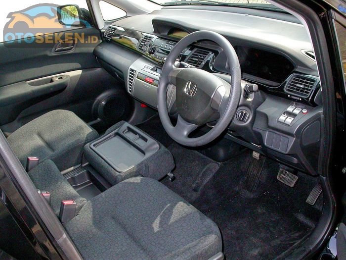 Interior Honda Edix 2004
