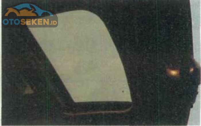 Daihatsu Taruna tahun 2000 dipasang sunrooof