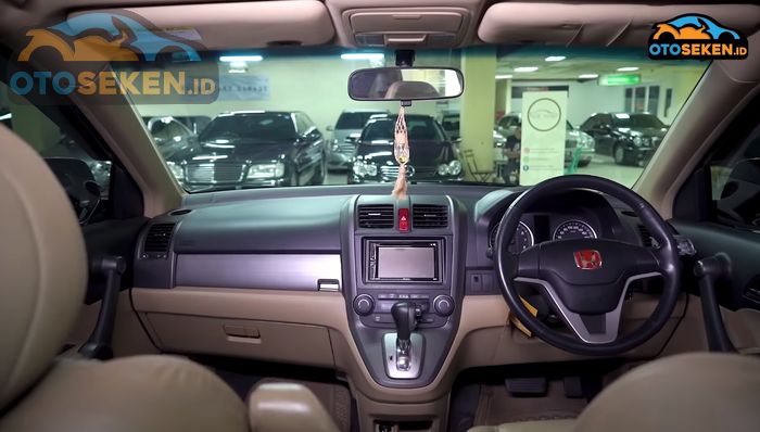 Interior Honda CR-V generasi ketiga kondisi bekas