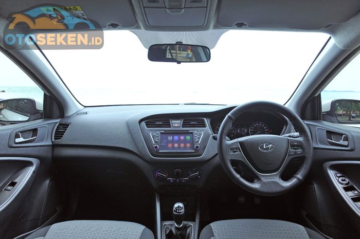 Interior Hyundai i20 AT dan MT 2016