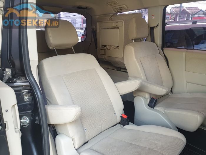 Jok Captain seat Mitsubishi Delica