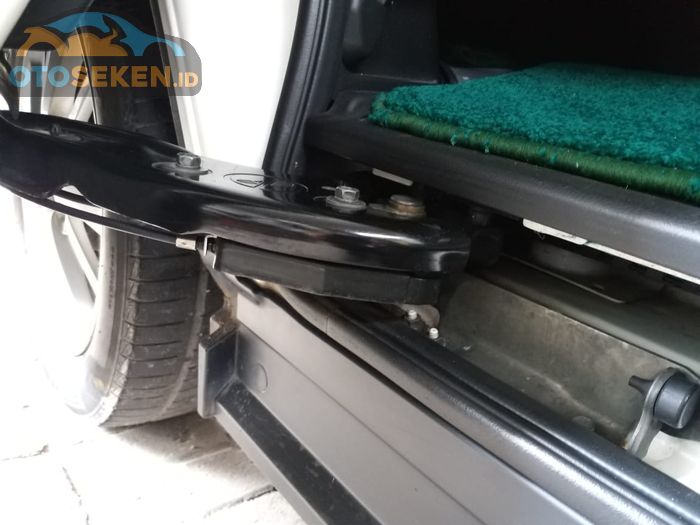 ilustrasi engsel pintu sliding door otomatis