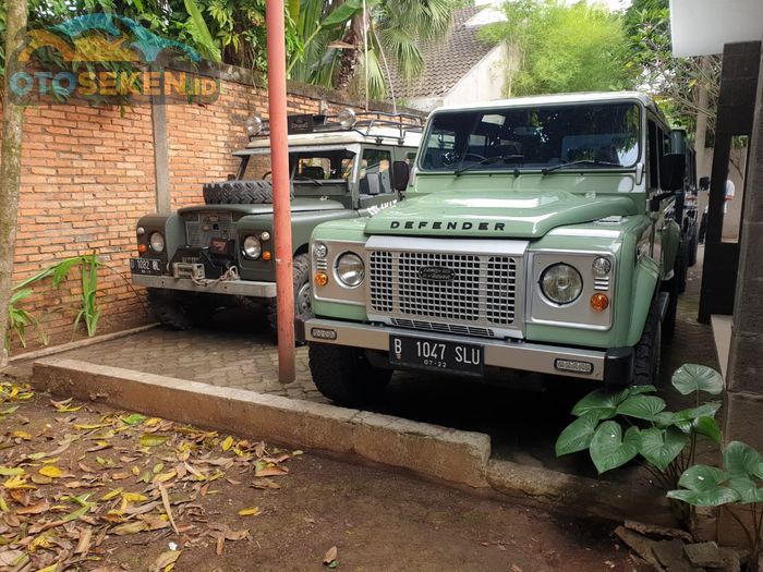 Land Rover Defender di Garasi Pejabat