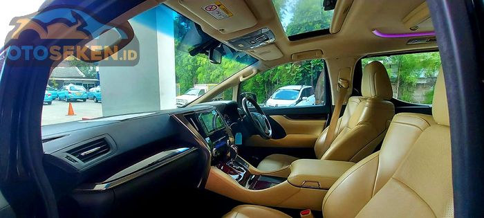 Interior Toyota Alphard 2.5 G 2016