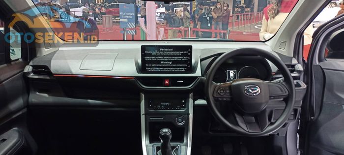 Interior Daihatsu Xenia 1.3 R MT di GIIAS 2021.