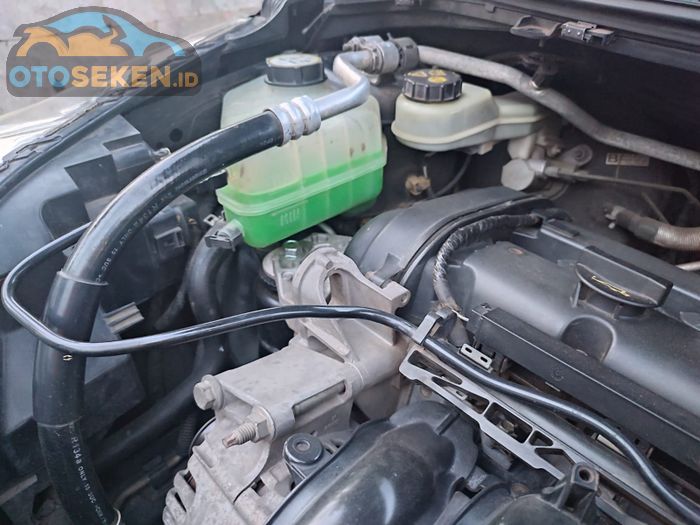 Radiator coolant (warna hijau) tidak boleh berbuih