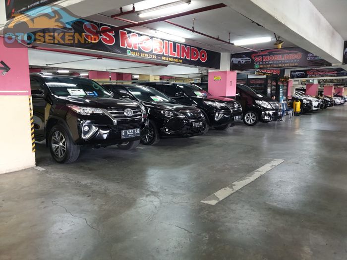 Mobil bekas di Showroom SS Mobilindo