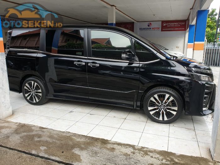 Toyota Voxy 2.0 CVT 2018 pakai pelek Alphard Transformer