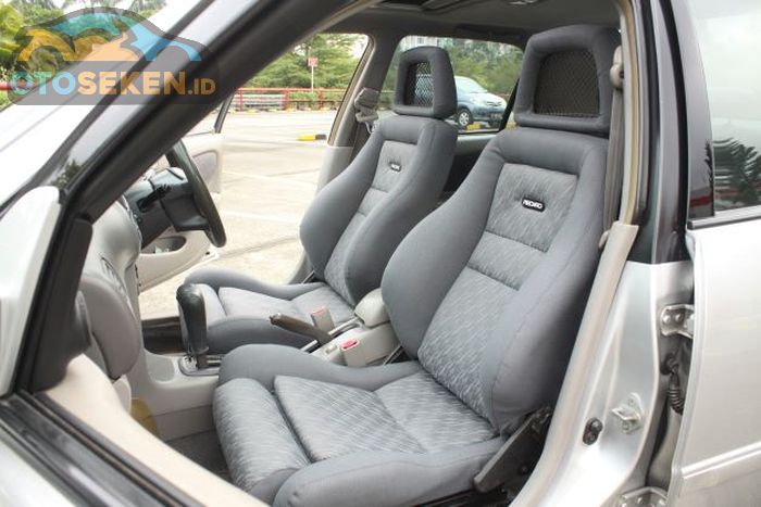 Jok Recaro LS-C di Corolla Conquest bikin interior terkesan sporty