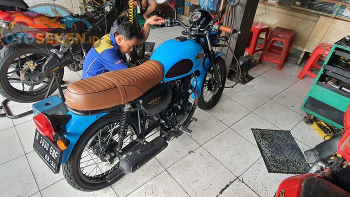 Periksa karburator sebelum bawa pulang Kawasaki W175 bekas 