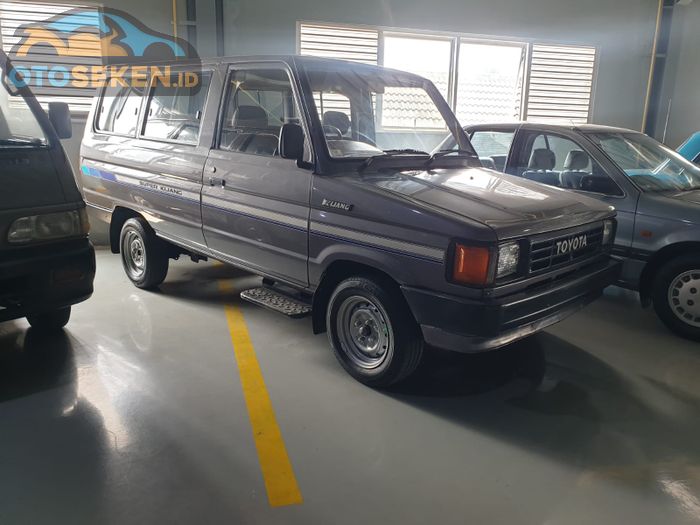 Kijang Super Commando LSX 1992 di LOT32 UCD